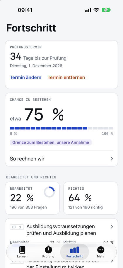 App-Screen Fortschritt: 34 Tage bis zur Prüfung, Chance zu bestehen etwa 75 % mit Balken und der Zeile „So rechnen wir“, darunter bearbeitet 22 % und richtig 64 %.